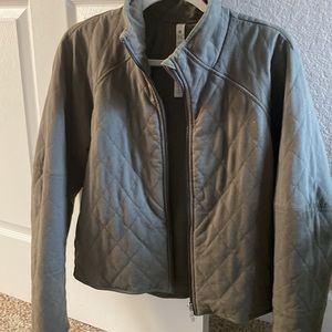 Lulu lemon quilted calm jacket with pockets.
